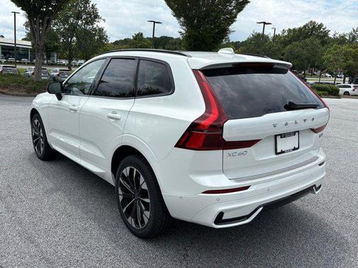 2026 Volvo XC60 B5 Plus