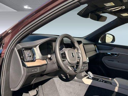 2026 Volvo XC90 Plug-In Hybrid T8 Plus 6-Seater