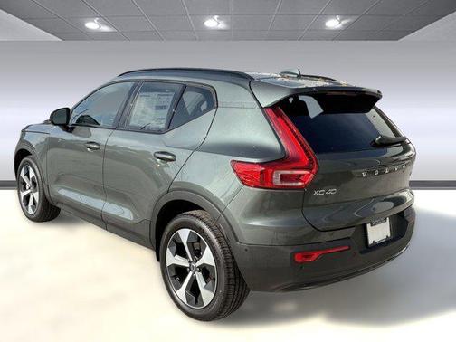 2026 Volvo XC40 B5 Plus