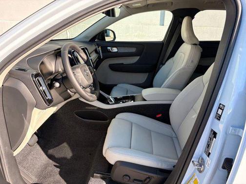 2026 Volvo XC40 B5 Plus