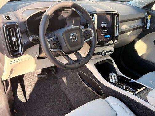 2026 Volvo XC40 B5 Plus