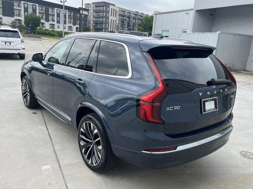 2025 Volvo XC90 B6 Core