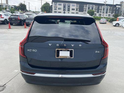 2025 Volvo XC90 B6 Core