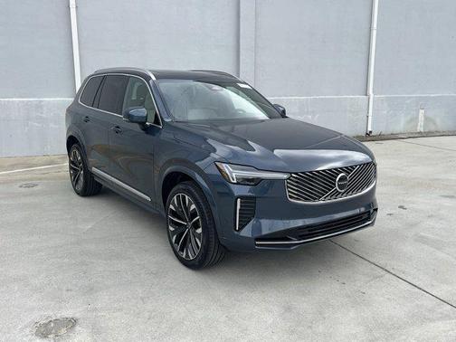 2025 Volvo XC90 B6 Core