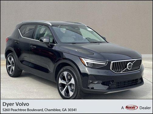 2025 Volvo XC40 B5 Plus Bright Theme