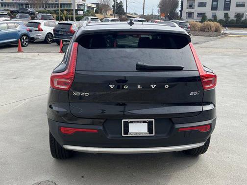 2025 Volvo XC40 B5 Plus Bright Theme
