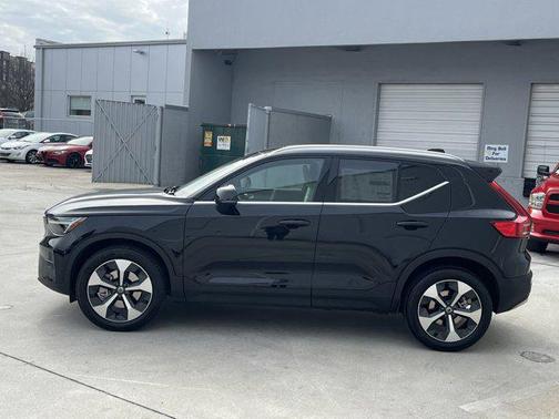 2025 Volvo XC40 B5 Plus Bright Theme