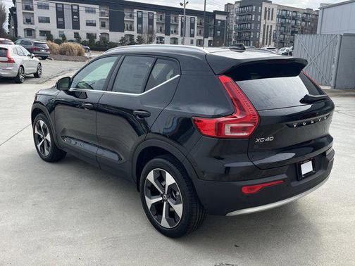 2025 Volvo XC40 B5 Plus Bright Theme