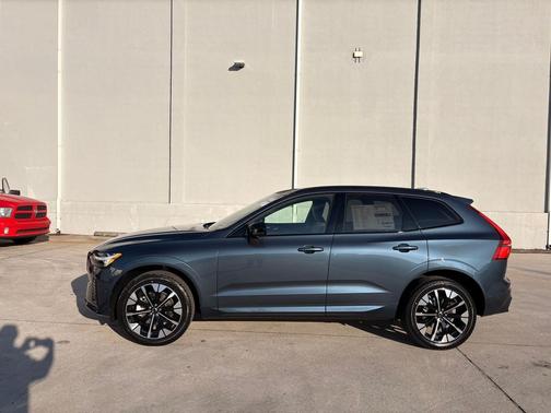 Denim Blue Metallic 2026 Volvo XC60 B5 Plus