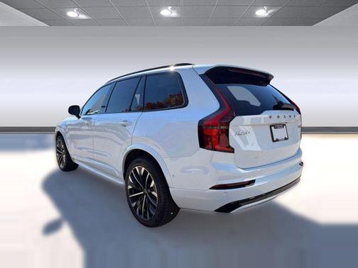 2026 Volvo XC90 B6 Ultra Dark Theme 7-Seater