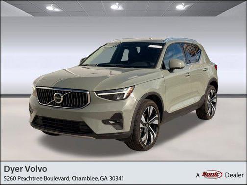 2023 Volvo XC40 B5 Ultimate Bright Theme
