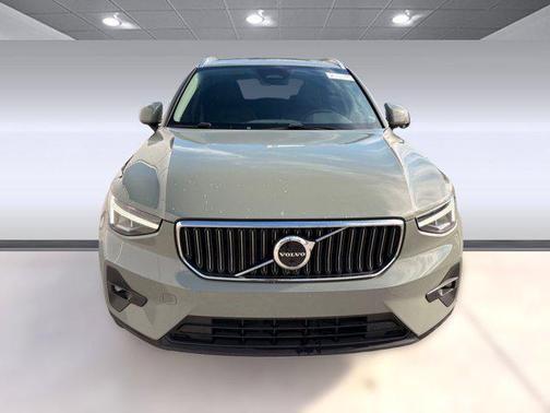 2023 Volvo XC40 B5 Ultimate Bright Theme