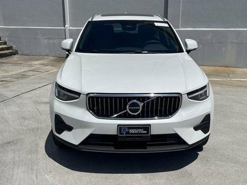 2024 Volvo XC40 B5 Core Bright Theme