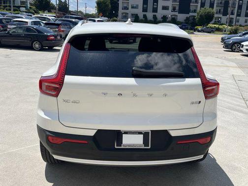 2024 Volvo XC40 B5 Core Bright Theme