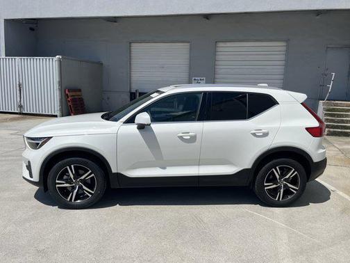 2024 Volvo XC40 B5 Core Bright Theme