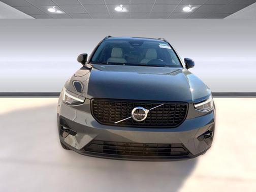 2026 Volvo XC40 B4 Plus