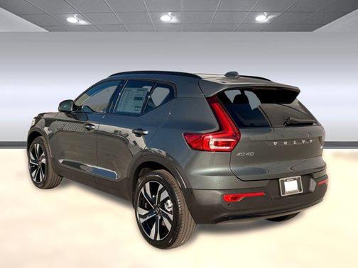 2026 Volvo XC40 B4 Plus