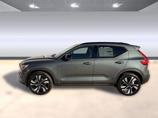 2026 Volvo XC40 B4 Plus