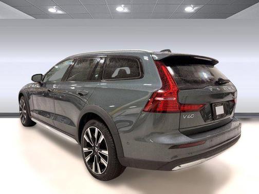 2026 Volvo V60 Cross Country B5 Ultra