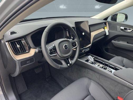 2026 Volvo XC60 B5 Core