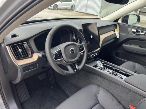 2026 Volvo XC60 B5 Core