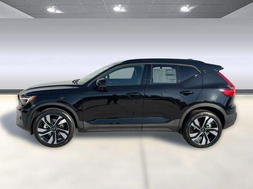 2026 Volvo XC40 Plus, B5 AWD Gas (mild hybrid), Dark