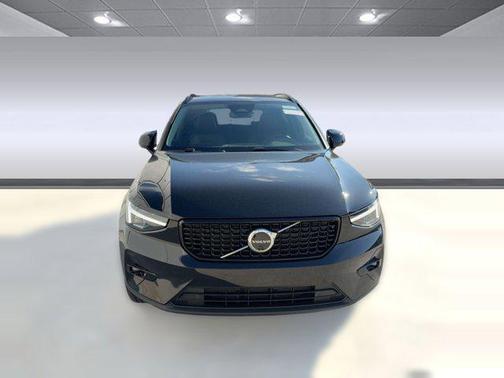 2026 Volvo XC40 Plus, B5 AWD Gas (mild hybrid), Dark