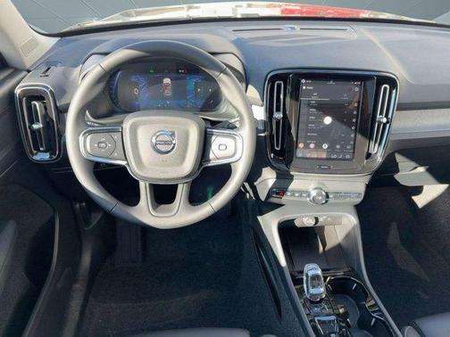 2026 Volvo XC40 Plus, B5 AWD Gas (mild hybrid), Dark