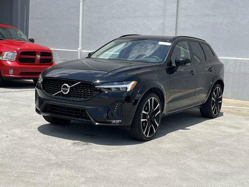 2024 Volvo XC60 B5 Ultimate Dark Theme
