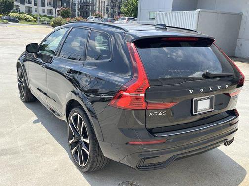 2024 Volvo XC60 B5 Ultimate Dark Theme