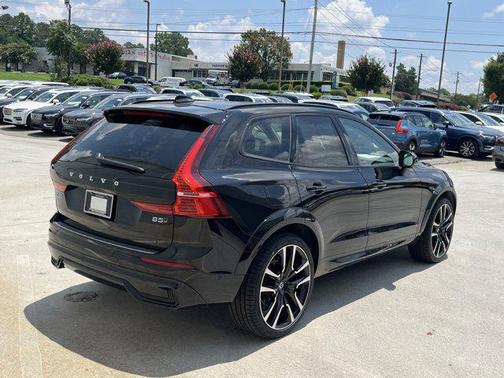 2024 Volvo XC60 B5 Ultimate Dark Theme