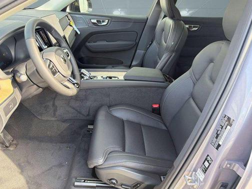 Aurora Silver 2026 Volvo XC60 B5 Ultra