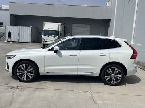 2022 Volvo XC60 B6 Inscription