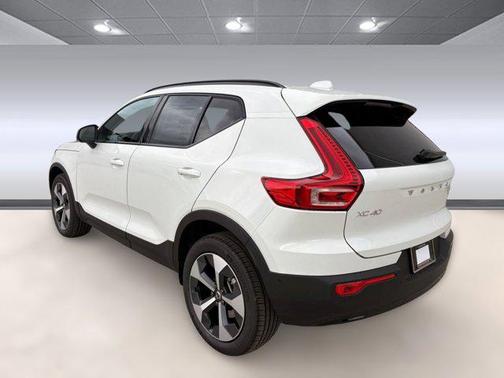 2026 Volvo XC40 B5 Plus