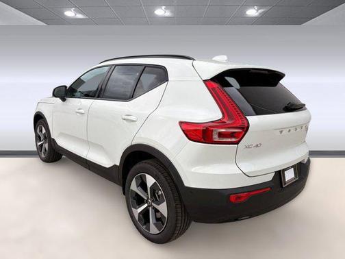 2026 Volvo XC40 B5 Plus