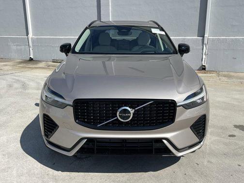 2025 Volvo XC60 Plug-In Hybrid T8 Ultra