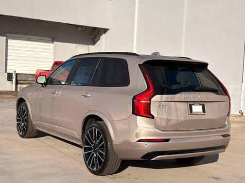 2026 Volvo XC90 B6 Ultra Dark Theme 7-Seater