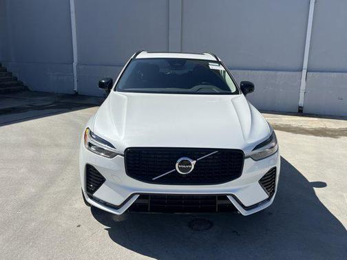 2025 Volvo XC60 B5 Core