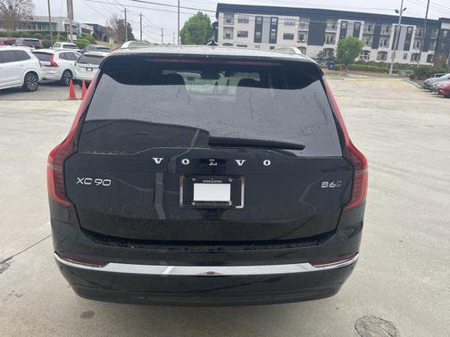 2025 Volvo XC90 B6 Core