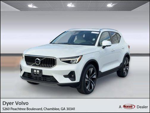 2023 Volvo XC40 B5 Plus Bright Theme