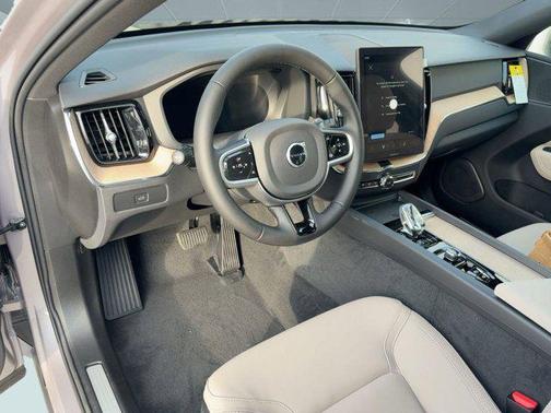 2026 Volvo XC60 B5 Core