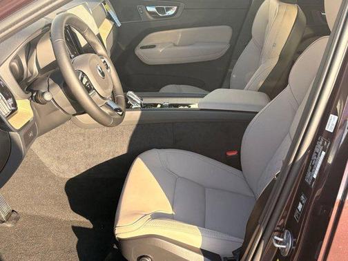 2026 Volvo XC60 B5 Core