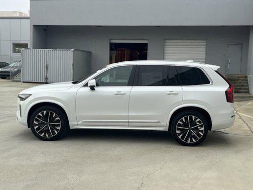 2025 Volvo XC90 B6 Plus 7-Seater