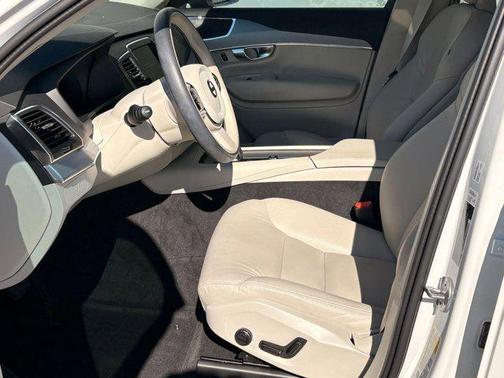 2024 Volvo XC90 B5 Core Bright Theme