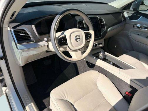 2024 Volvo XC90 B5 Core Bright Theme