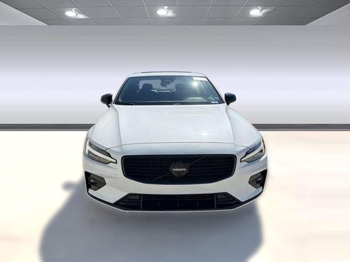 Crystal White Metallic 2023 Volvo S60 B5 Ultimate Black Edition