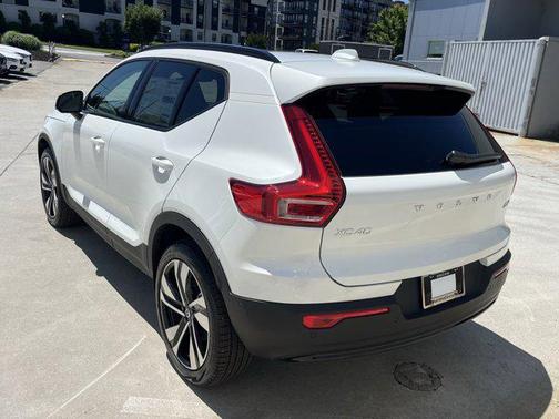 2025 Volvo XC40 B5 Plus Dark Theme