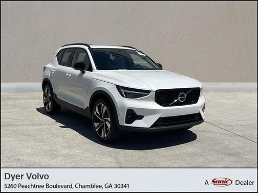 2025 Volvo XC40 B5 Plus Dark Theme