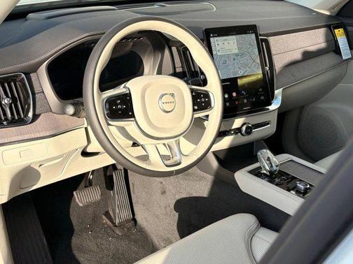 2026 Volvo XC90 B6 Ultra 6-Seater