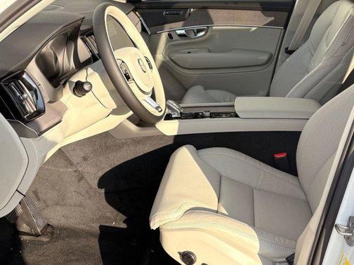 2026 Volvo XC90 B6 Ultra 6-Seater